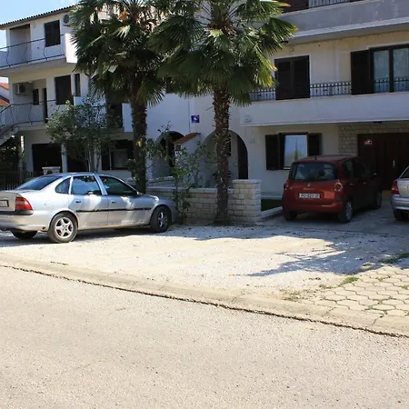With Parking Space - 7185 Rovinj