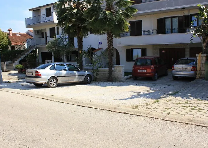 With Parking Space - 7185 Rovinj