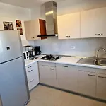 아파트 With Parking Space - 7185 *