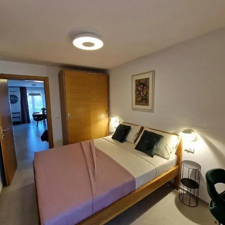 Appartement With Parking Space - 7185